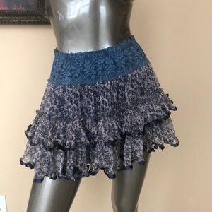 Worn once says blue floral skirt 🌟